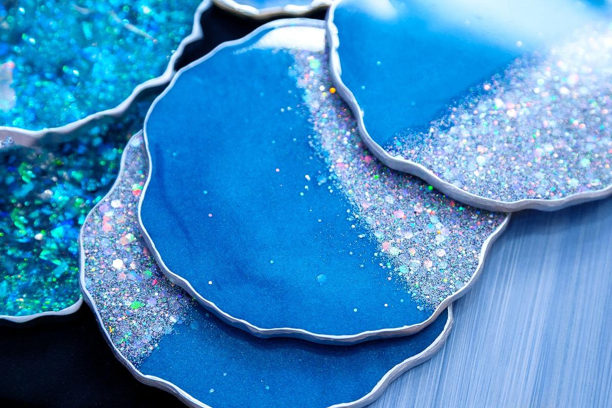 The blue coasters is made of epoxy resin. Stand, tray, or decorative element on wooden shelf.