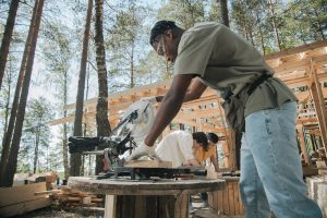 miter saw vs. circular saw