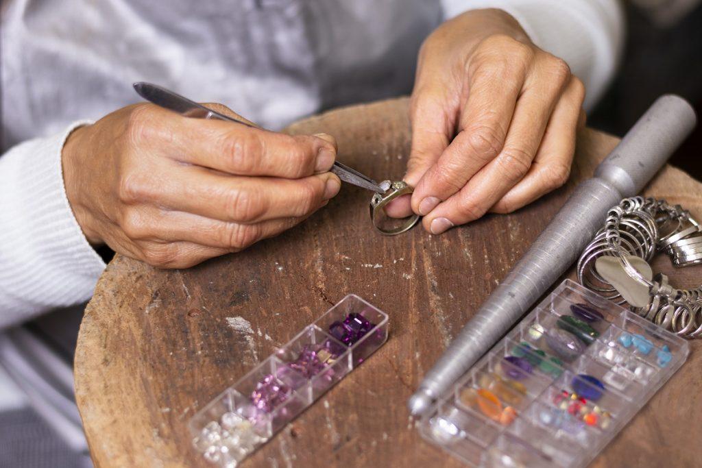 7 Best Glue For Jewelry Reviews + Guide