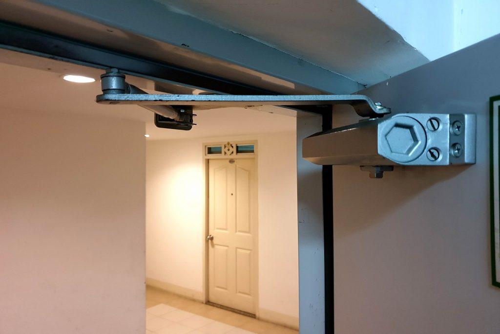 7 Best Screen Door Closer Reviews + Guide]