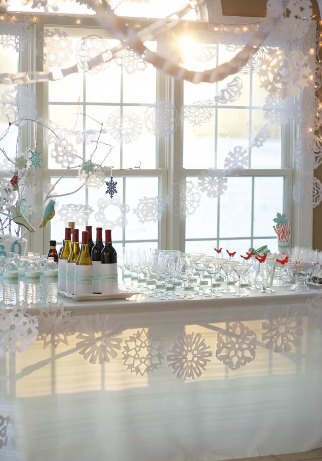 White And Crystal Holiday Décor