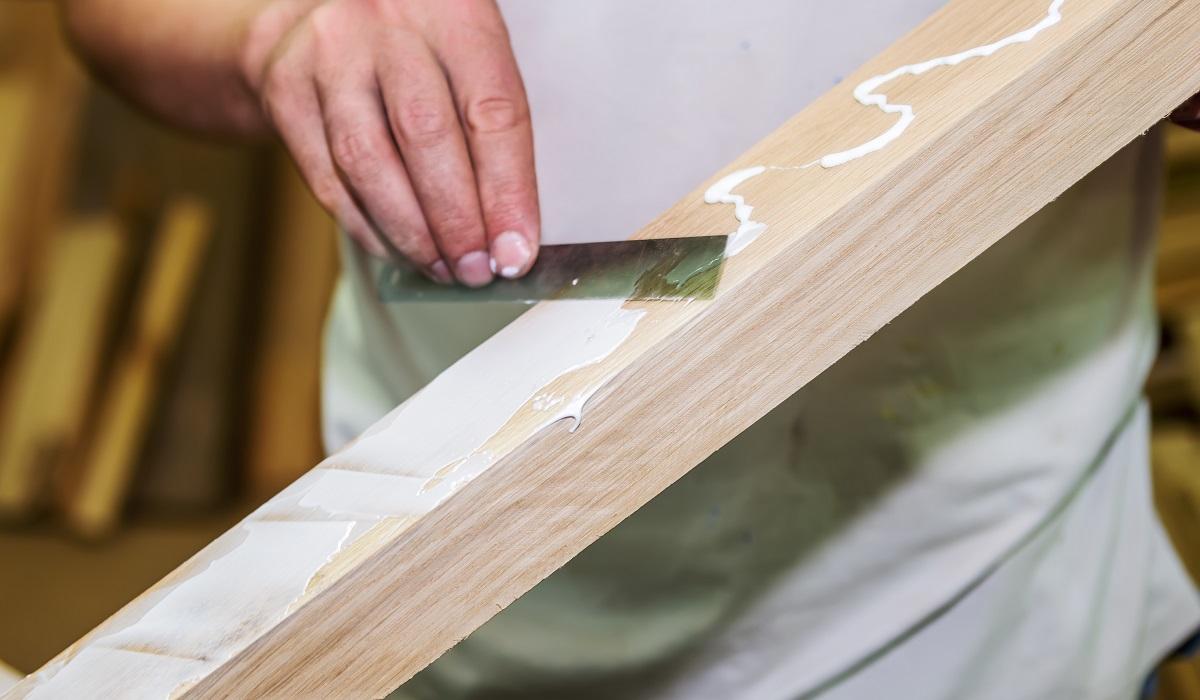 Joinery work. Apply the adhesive on a wooden surface Glue For Particle Board Buying Guide
