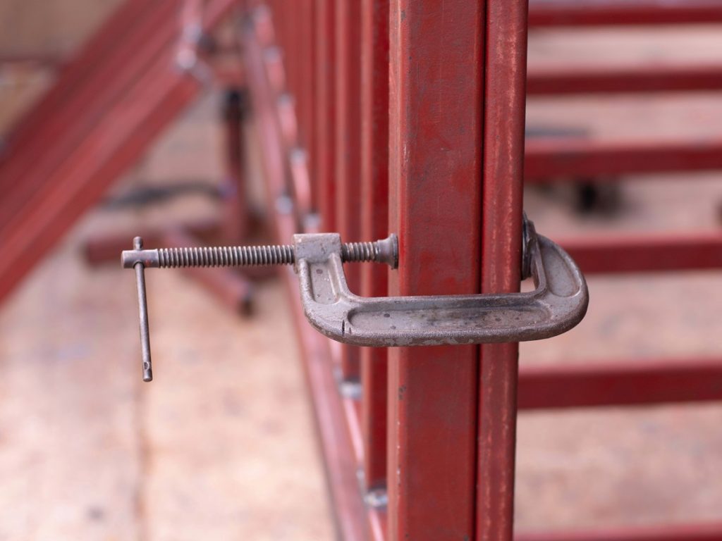 5 Best Heat Resistant Glue For Metal Reviews + Guide