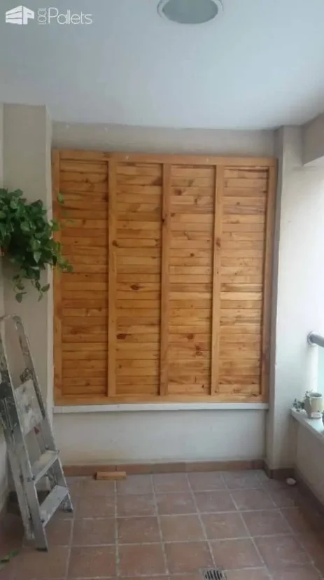 Pallet Privacy Wall