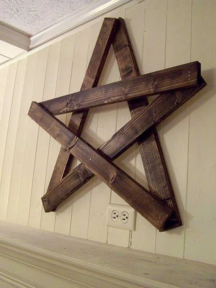 DIY Pallet Wall Star