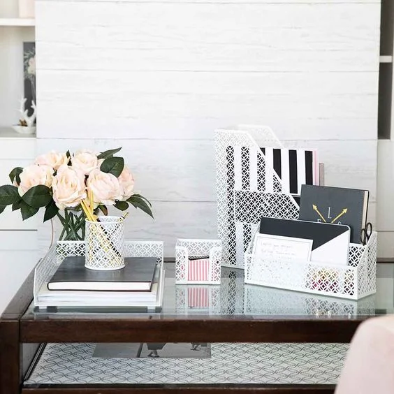 10 Chic Cubicle Decor Ideas — Cubicle Decorating Ideas