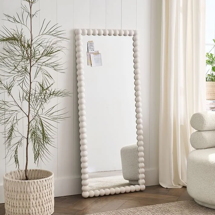 Expand Your Small Bedroom Using Mirrors